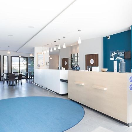 Holiday Inn Express - Marseille Airport, An Ihg Hotel Vitrolles  Esterno foto